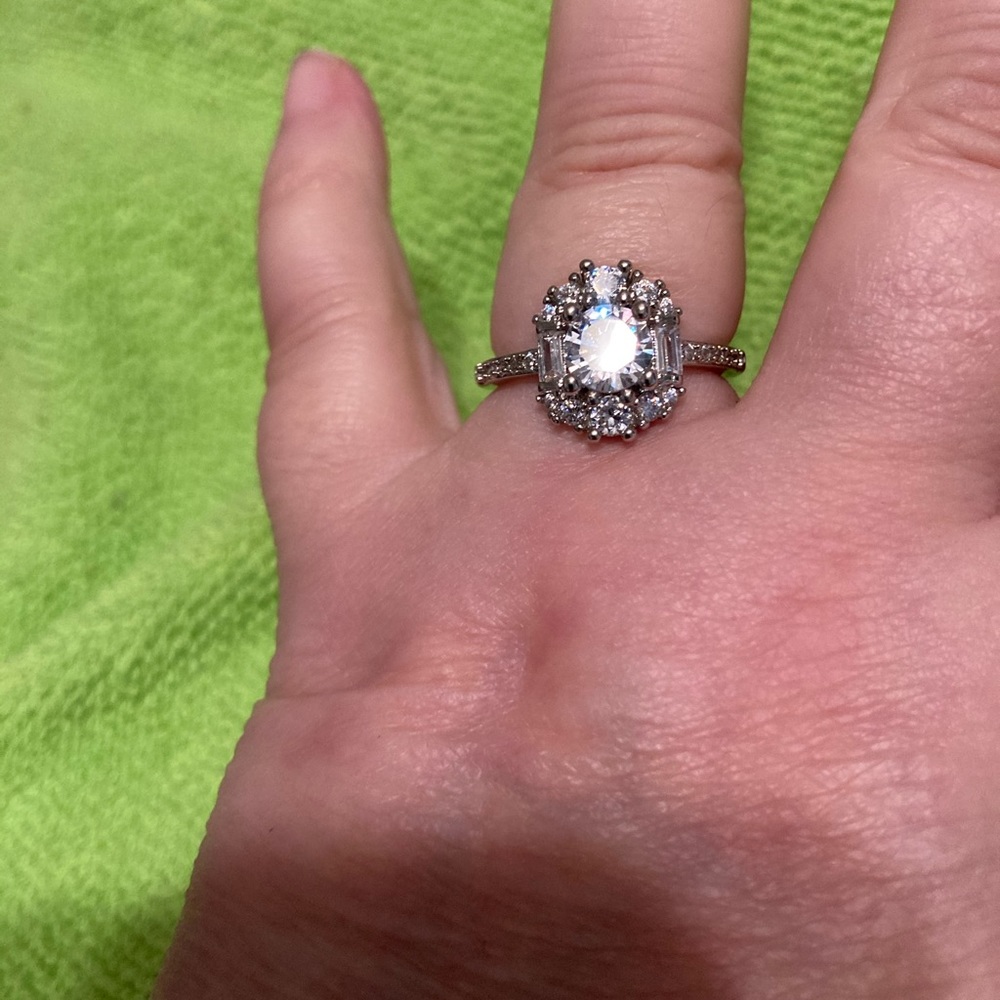 White sapphire ring - Picture 3 of 4